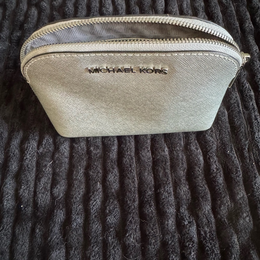 MICHAEL KORS Silver Domed Cosmetic Bag - Picture 2 of 6